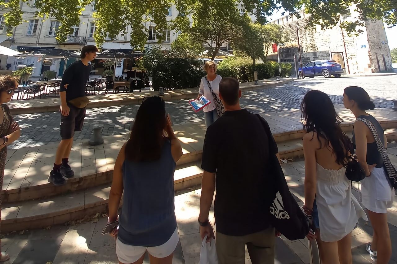 Aviñón: recorrido a pie por su historia y leyendas