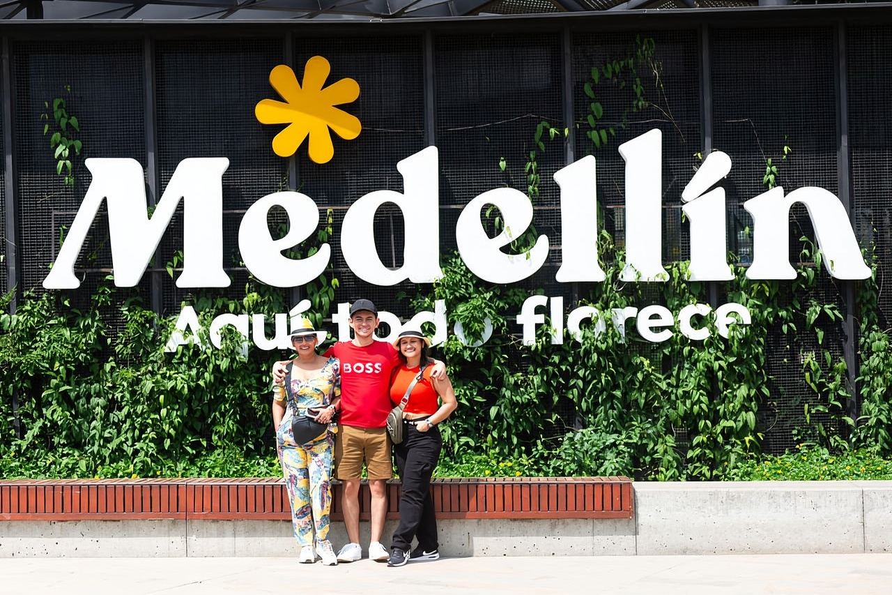 Medellin: Full Day Guided City Highlights Tour