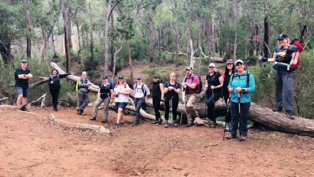 Perth: Experiencia de Senderismo por Cascadas, Flores Silvestres y Wandoo