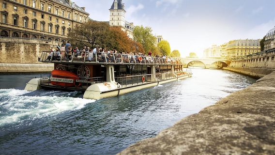 Sightseeing cruise from the Eiffel Tower