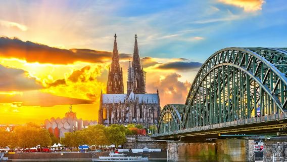 法蘭克福包車：科隆大教堂+聖誕市集+霍亨索倫橋+三角大廈全景