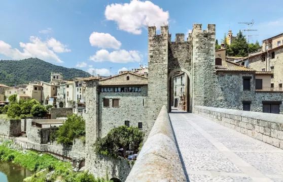 西班牙巴塞隆拿來回-菲格雷斯+貝薩盧一日遊【中文包車】