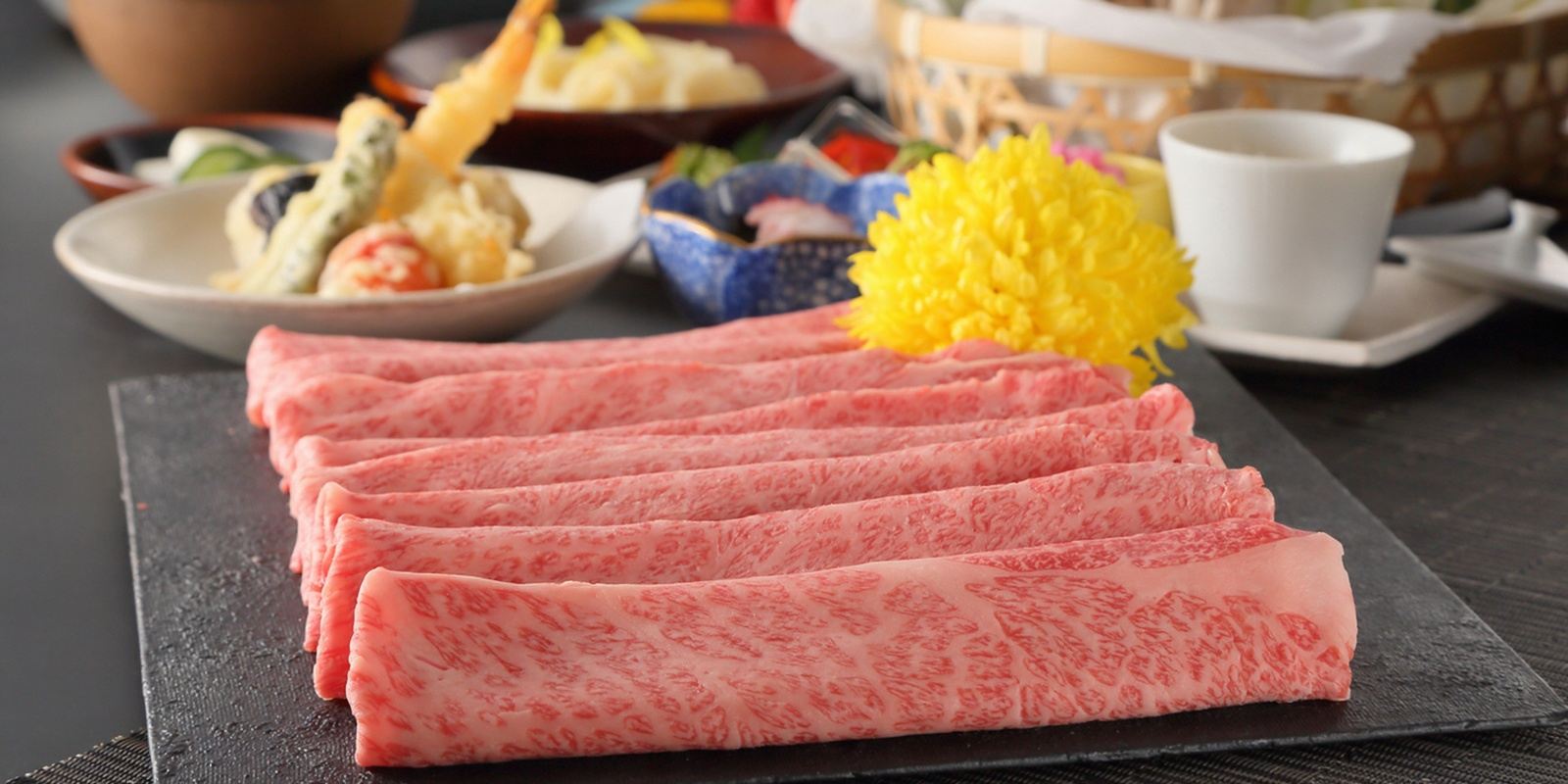 [Kobe Beef Ishida Herbis PLAZA] Choice of Kobe Beef Sukiyaki or Shabu-Shabu Package
