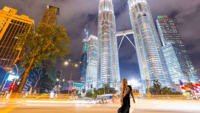 【午前クアラルンプール発】世界遺産マラッカ観光＋ツインタワーライトアップ＆噴水ショー＜思い出写真撮影付き／日本語ガイド＞