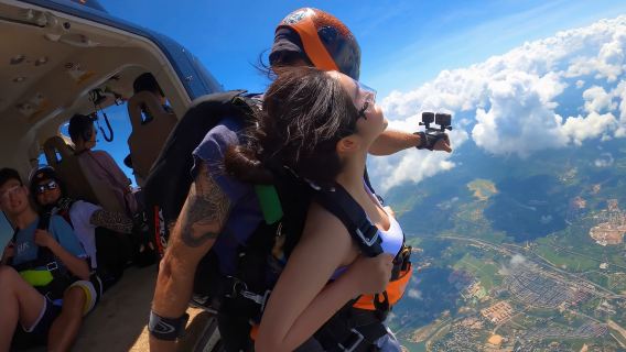 湖北荊門高空雙人跳傘 湖北武漢荊州周邊跳傘【3300公尺自由落體+專業高清視訊拍攝+視訊剪輯】
