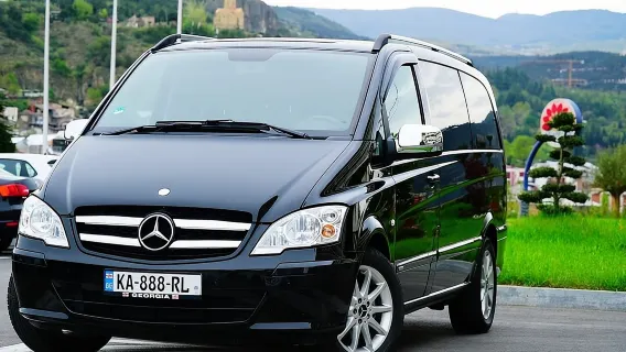 Privater Transfer von Tiflis nach Jerewan mit 3 malerischen Haltestellen