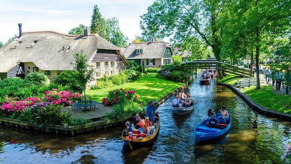 Giethoorn Private Day Tour & Boat Trip