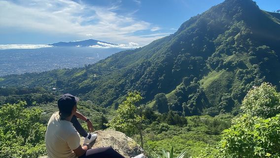 เดินป่าครึ่งวันในเส้นทาง Pico Blanco Itzkatzú