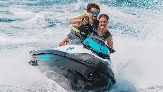 Giro in moto d'acqua intorno all'isola di Alcanda