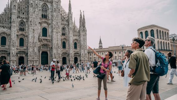Best of Milan walking tour with Duomo Cathedral