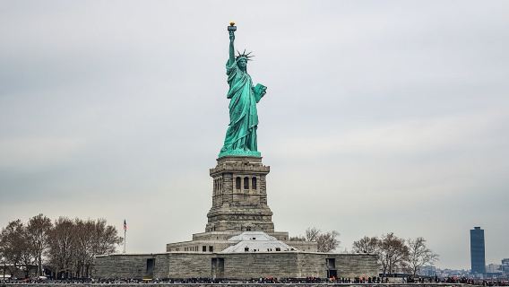 Fast track 4-hour Statue of Liberty and Ellis Island tour