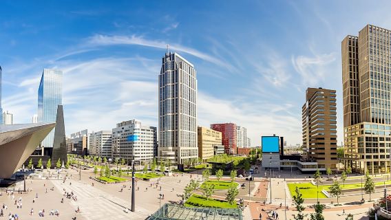 Self guided tour with interactive city game of Rotterdam