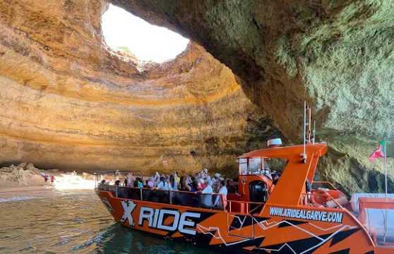 阿爾布費拉海豚與洞穴郵輪之旅
