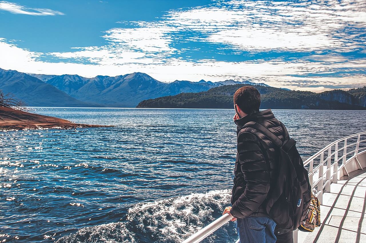 ทัวร์พร้อมการนำทางไปยังป่า Arrayanes และเกาะ Victoria