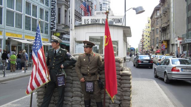Visite privée personnalisée de 5 heures en voiture à Berlin
