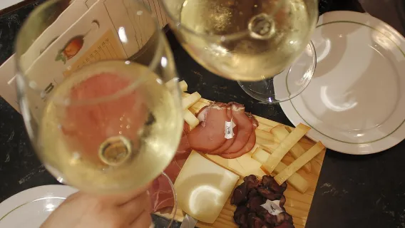 Tour de 4 horas por Oporto: gastronomía y vinos tradicionales portugueses.