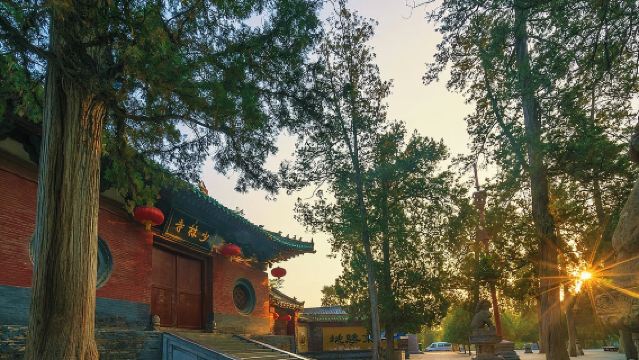 少林寺【15人精品小團*資深導遊導覽含接駁*贈送耳麥】