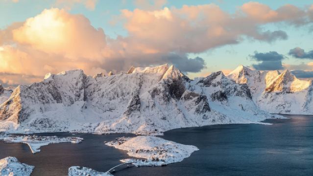 Lofoten Islands West + Hamnoy Day Tour with Chinese-speaking Driver