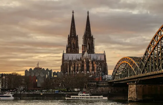 德國科隆波恩龍堡一日遊 上門接送/中文司機/10小時包車