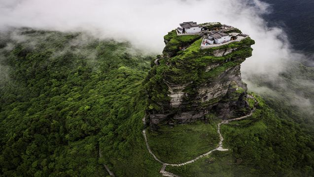 Lawatan sehari ke Gunung Fanjing dengan pengangkutan dari pintu ke pintu di bandar Tongren, Guizhou untuk kumpulan kecil 8 orang termasuk tiket masuk, bas pelancong dan kabel kereta