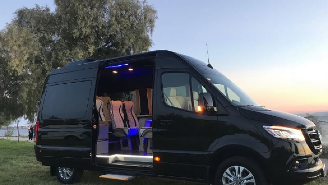 Privater Transfer vom Flughafen Santorin nach Santorin