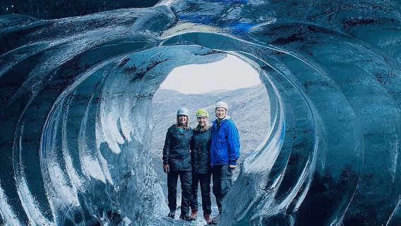 Cueva de hielo junto al volcán Katla. Excursión en superjeep desde Vik.
