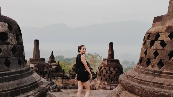 Yogyakarta: tempio di Borobudur (salita) e tempio di Prambanan 