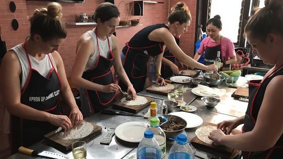 5 Traditional Dishes Hanoi Cooking Class with Market Trip