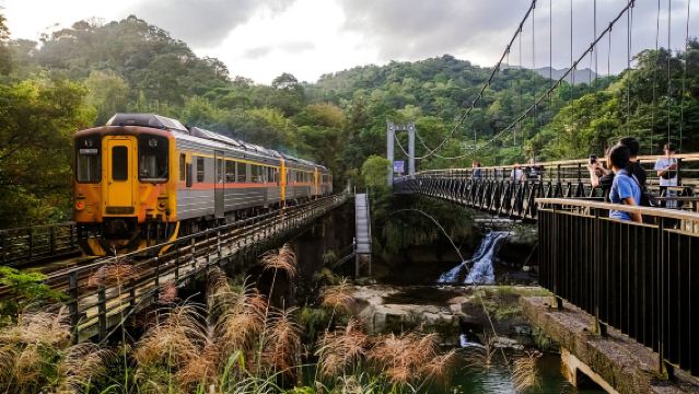 九份オールドタウン+十分老街+十分瀑布ワンデーツアー【日本語ガイド|出発保証】