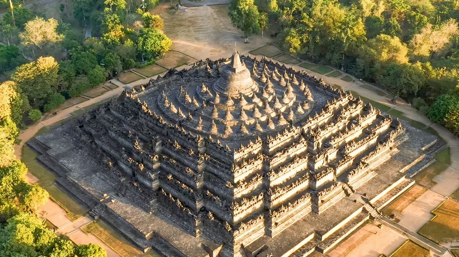 印尼日惹婆羅浮屠一日遊【多套餐可選 普蘭班南/默拉皮火山】