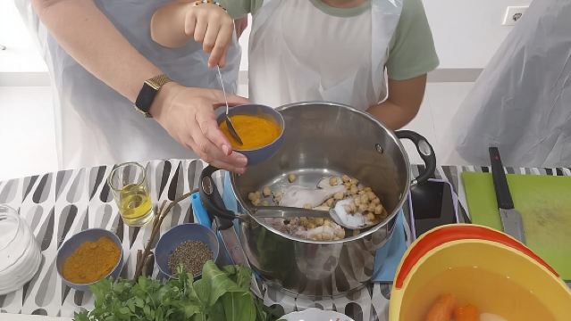 Cook and Connect: Tunisian Culinary Adventure with a Local Family