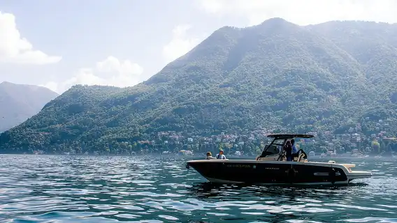 1H Private Cruise Lake Como Tender Yacht Invictus 6 pax