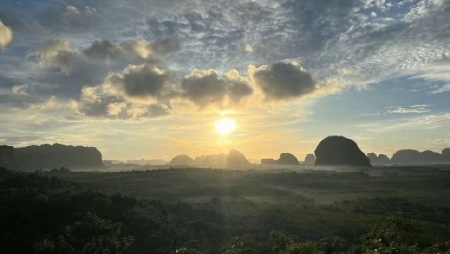 กระบี่: อาหารเช้าต้อนรับพระอาทิตย์ขึ้นและพายเรือคายัคที่คลองน้ำใส