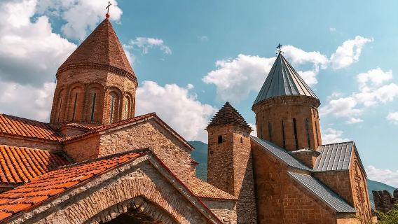 Georgia day tour: Visit Gergeti Trinity Church + Gudauri Friendship Monument + Aragvi River Valley