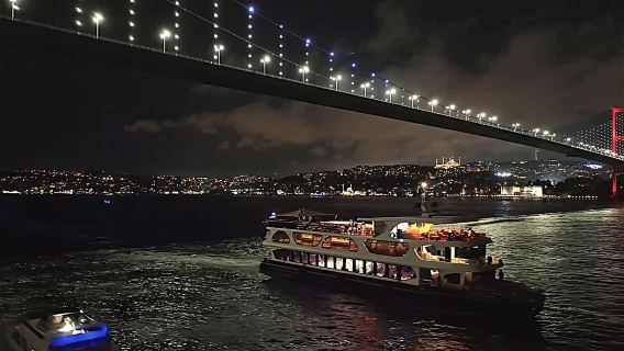 Istanbul: Du thuyền ăn tối trên eo biển Bosphorus kèm đồ uống và chương trình biểu diễn Thổ Nhĩ Kỳ