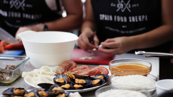 말라가: 시장 방문과 함께하는 파에야와 상그리아 요리 강좌