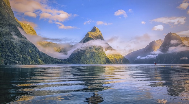 Queenstown Helicopter Round-Trip: Aerial Views of the Fjords – Southern Discoveries Cruise