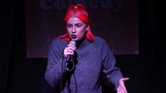 Edinburgh: Schottische Comedy-Nacht in einer Cocktailbar in der Altstadt