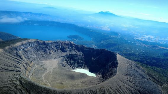 Приключенческий тур: поход на вулкан Санта-Ана и озеро Коатепеке