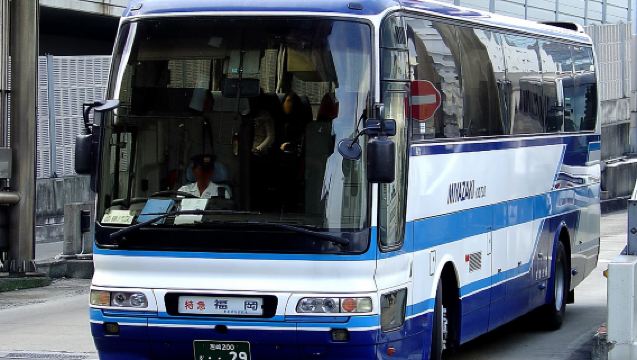 Bus langsung Stasiun Kumamoto Pusat Bus Hakata Fukuoka Pusat Bus Takachiho