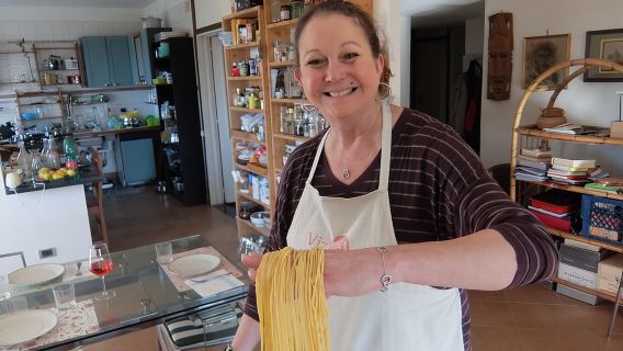 Home Cooking in Testaccio: Cacio e Pepe, Amatriciana, Carbonara