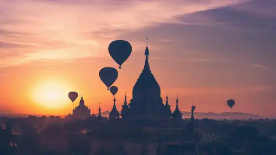 ทัวร์ 1 วัน โบโรบูดูร์ ยอกยาการ์ตา / พรามบานัน / ถ้ำ / ภูเขาไฟเมอราปี / การรับส่งที่สนามบิน