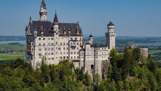 Нойшванштайн и Линдерхоф — сказочные замки, тур из Мюнхена