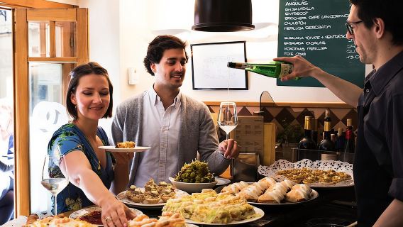 Tour serale di Pintxos con vino a San Sebastian