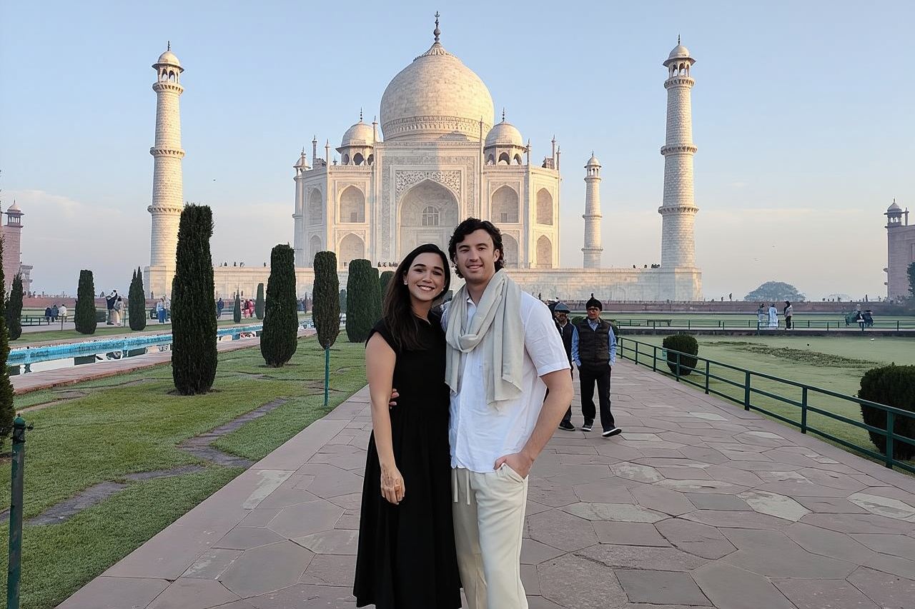 Escursione privata di un giorno al Taj Mahal e al Forte di Agra da Delhi con pranzo a 5 stelle