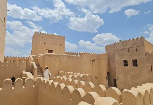 Full-Day Nizwa Fort, Bahla Fort and Jabreen Castle Private Tour