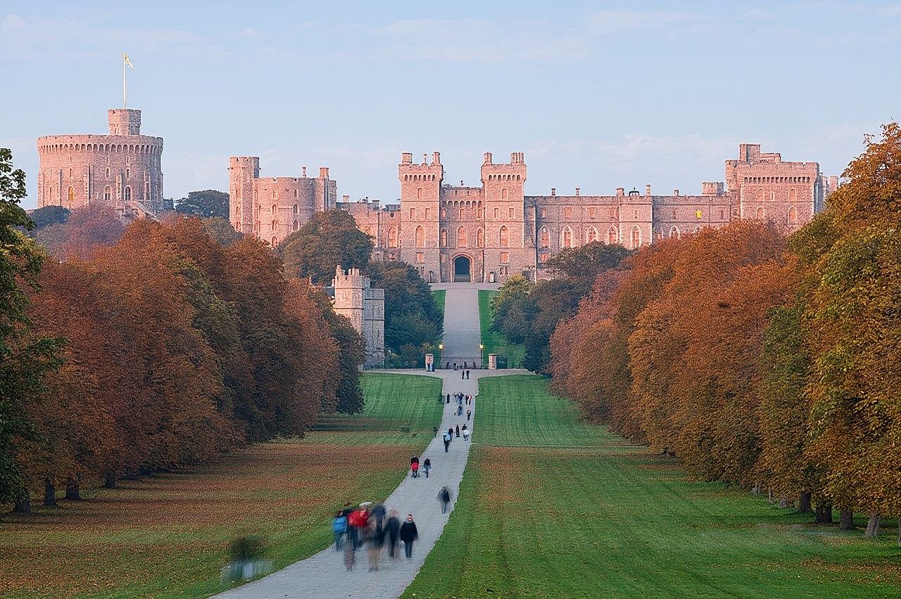 1-day tour to Windsor Castle + Stonehenge + University of Oxford [private charter route I Chinese/English-speaking driver-guide]