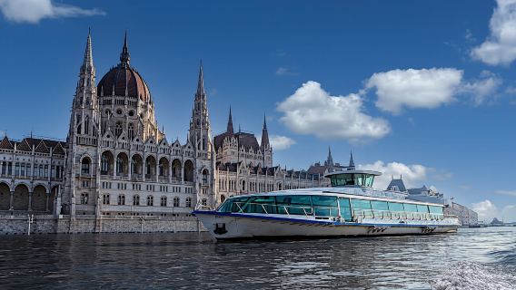 Budapest 70-minute Daytime Sightseeing Cruise Duna Bella