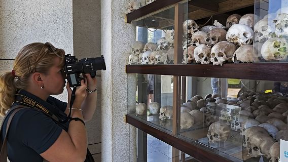 ทัวร์พิพิธภัณฑ์การฆ่าล้างเผ่าพันธุ์ Tuol Sleng (S-21) และทุ่งสังหาร Choeung Ek