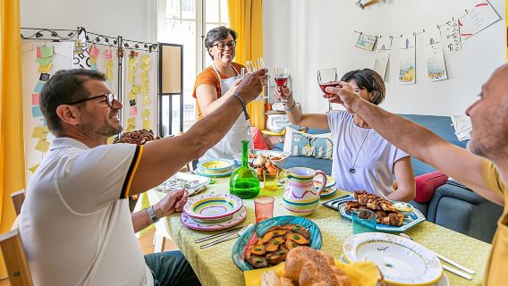 Market visit and cooking class at a Cesarina's home in Bari